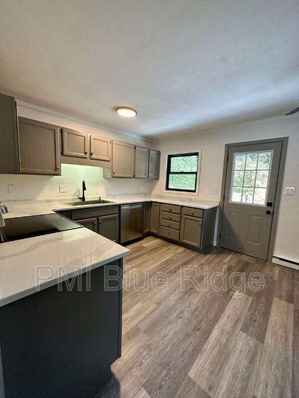 Building Photo - 2028 Arlington Pl