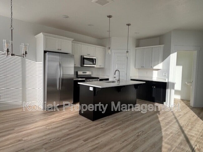 Building Photo - 2702 Blue Dawn Ln