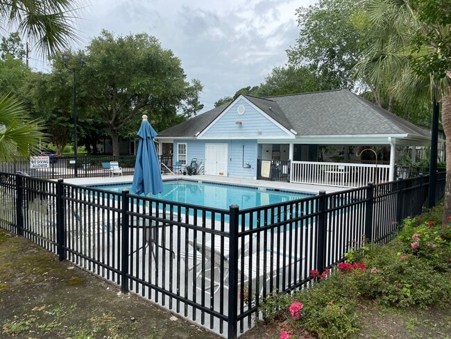 Building Photo - 507 Stinson Dr