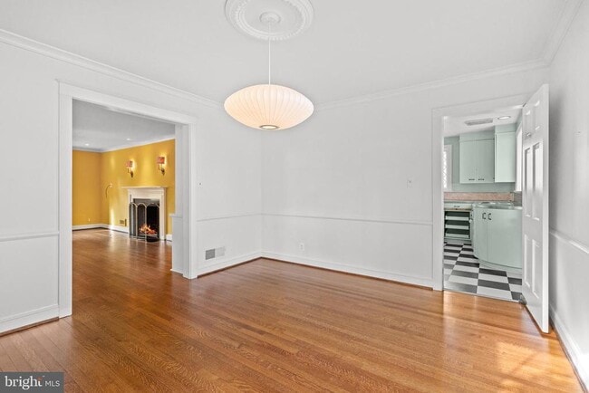 Building Photo - 6045 Edgewood Terrace