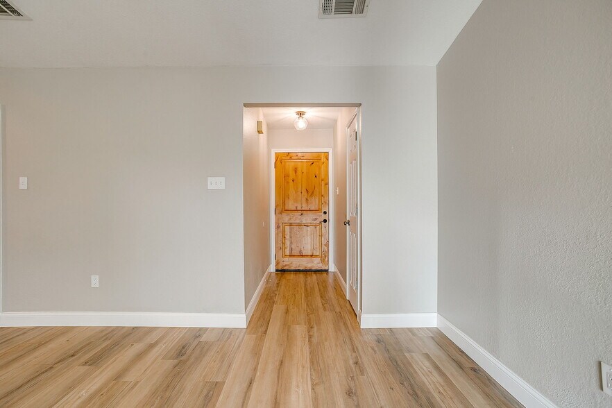 Front Entry - 7920 Lazy Brook Dr