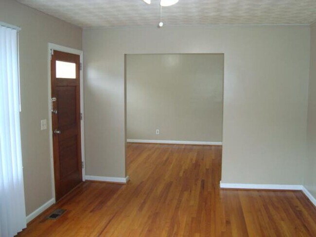 Building Photo - Rent Ready to move in!