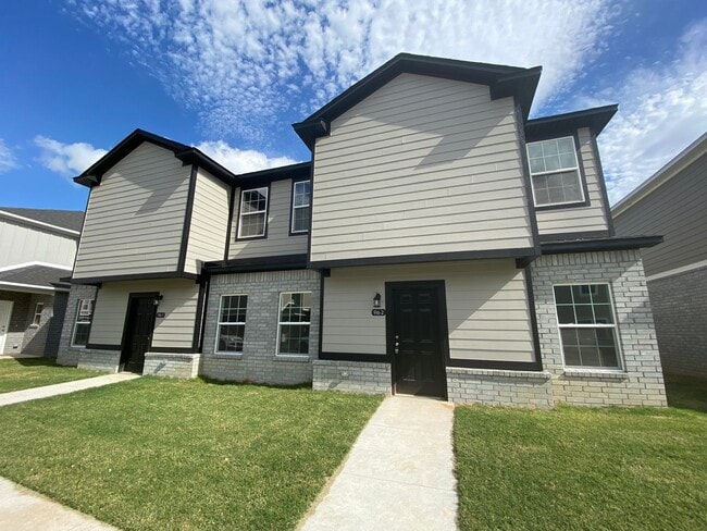 Building Photo - 733 S Benchmark Ln