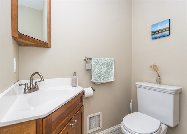 Building Photo - 199 Broadway