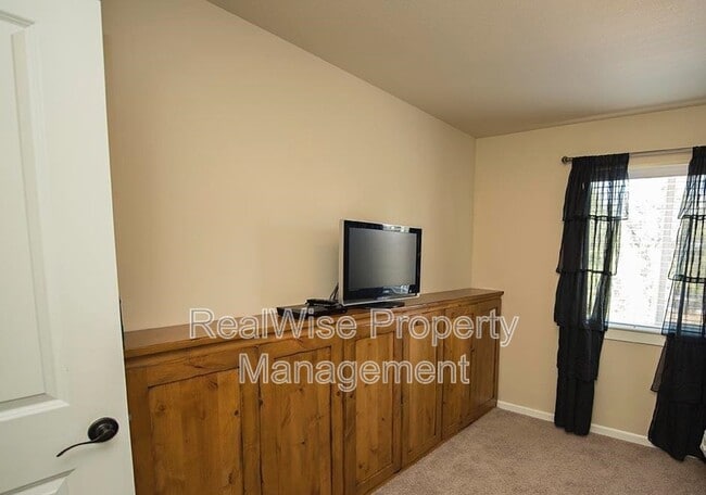 Building Photo - 3318 SW 28th St