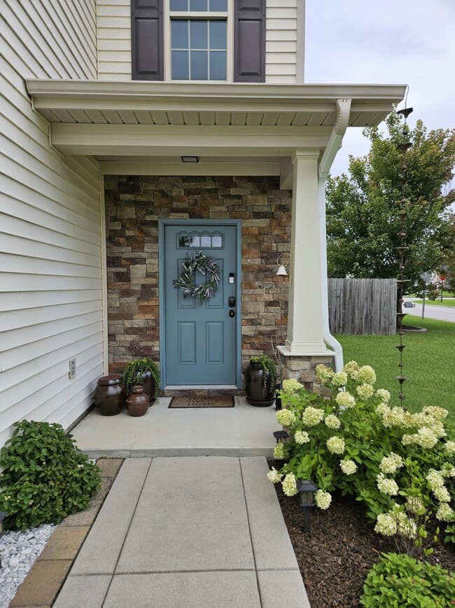 Building Photo - 307 First Post Rd