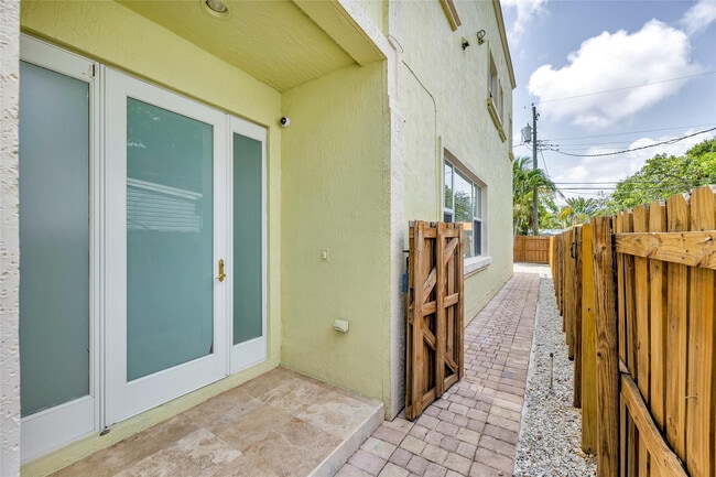 Building Photo - 416 SW 11th St