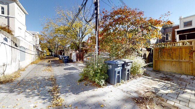 Building Photo - 1849 Monroe St NW