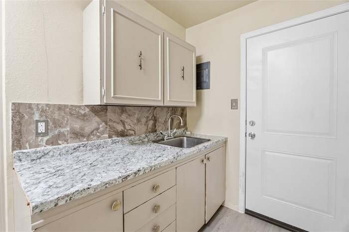 Building Photo - 1813 Glengarry Dr