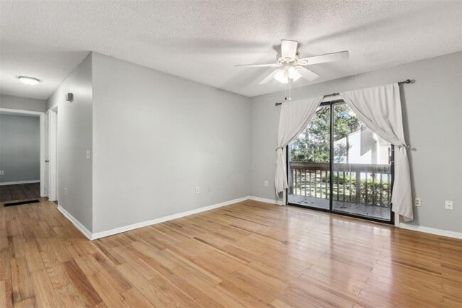 Building Photo - Charming 1BR Condo – Walk to the Beach! Fi...