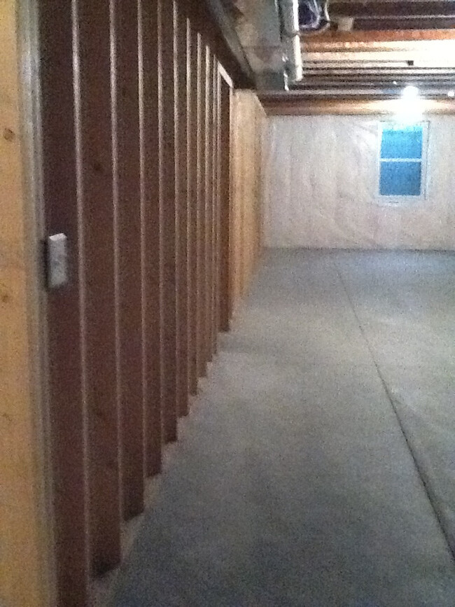 Building Photo - 3 bedroom 2 bathroom home in Jimtown Schools!