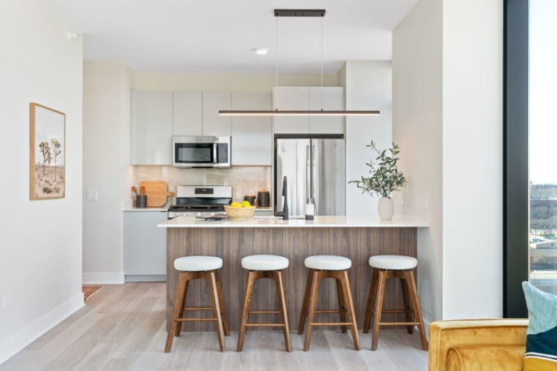 Building Photo - 1147 W Van Buren St