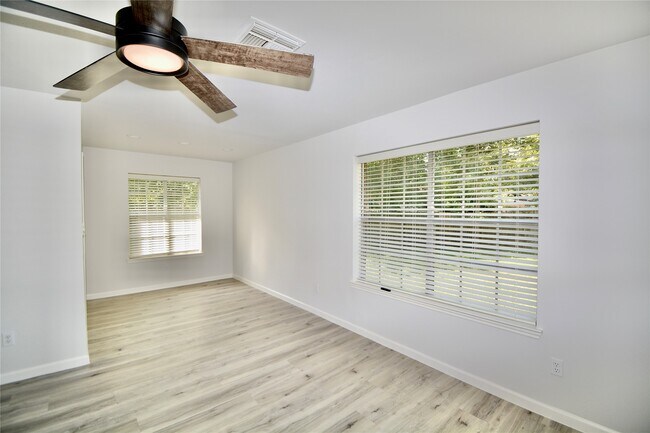 Building Photo - 2020 Ward St