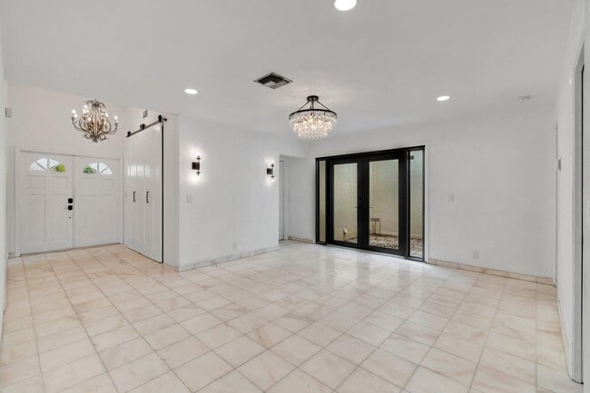Building Photo - 7810 Villa Nova Dr