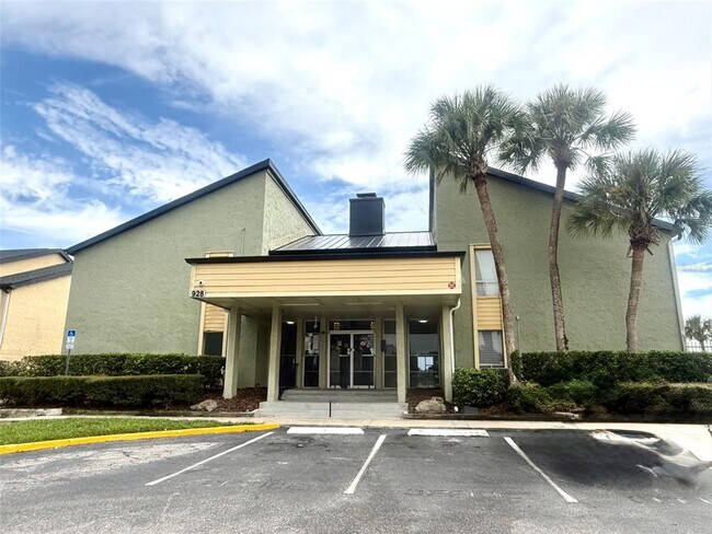 Building Photo - 926 N Lake Destiny Rd