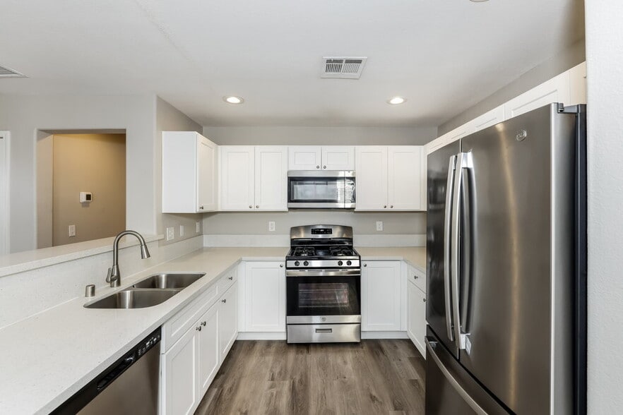 Building Photo - 9289 Hainsworth Ave