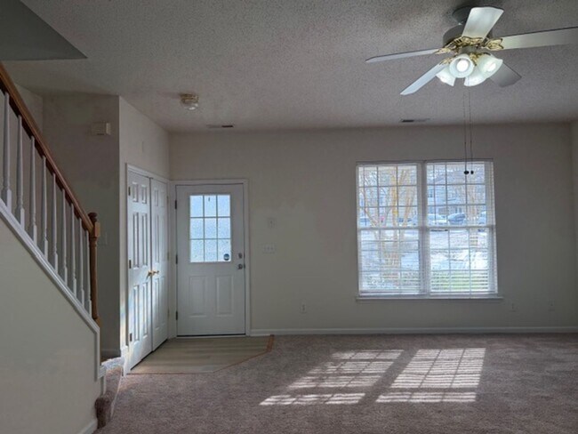 Building Photo - 712ca