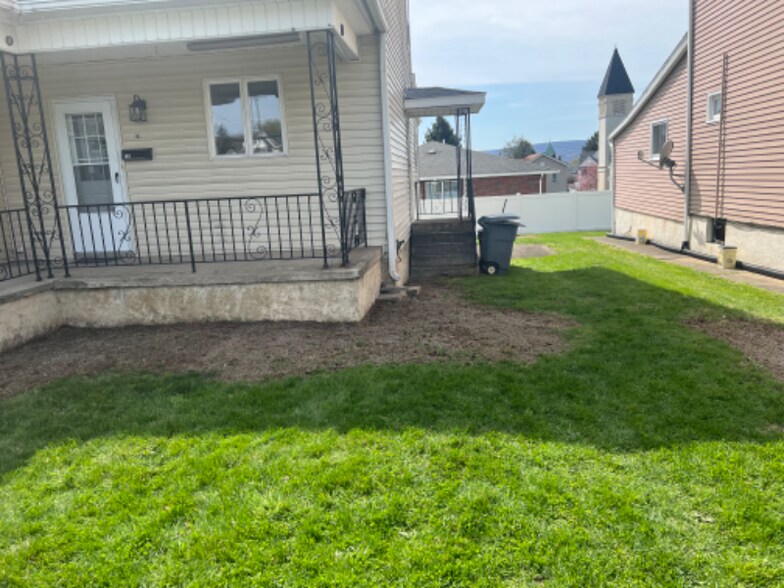 Building Photo - 130 S Apple St