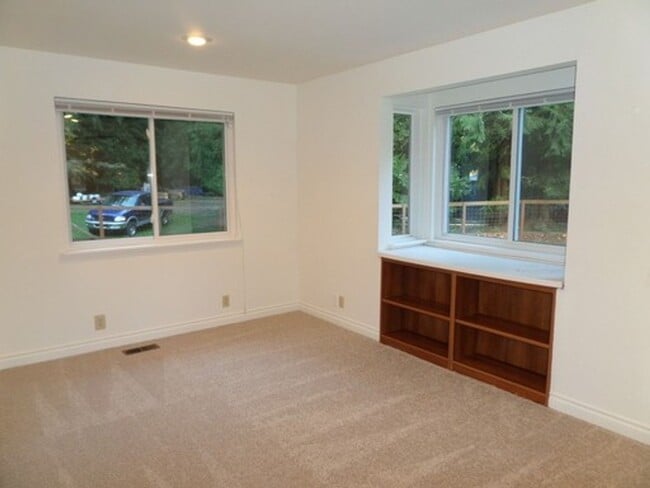 Building Photo - GREAT NEW PRICE! Gorgeous 6-Bedroom Home on 5 Acres with Tons of Privacy in Issaquah!!