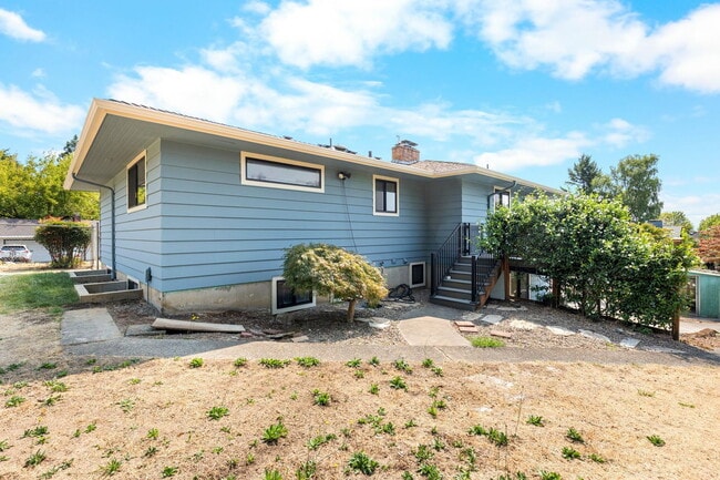 Building Photo - 1425 NW 122nd Ave