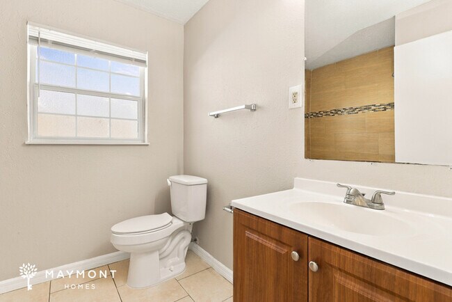 Building Photo - Comfortable 3-Bedroom Home in St. Petersburg