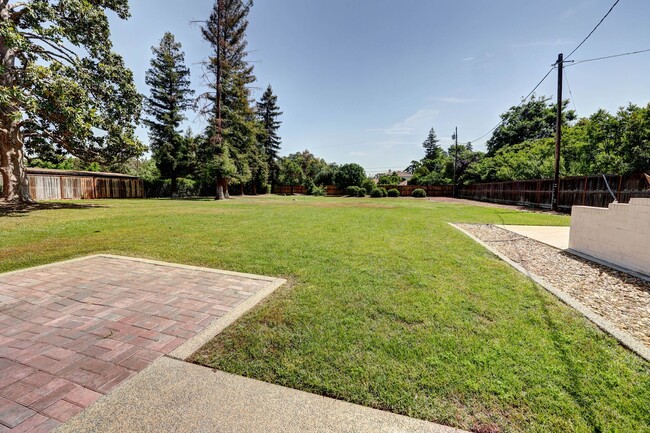 Building Photo - 4530 N Wilson Ave