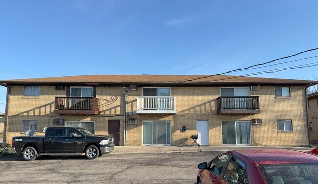 Building Photo - Spacious 1 Bed 1 Bath in the heart of Speedway!