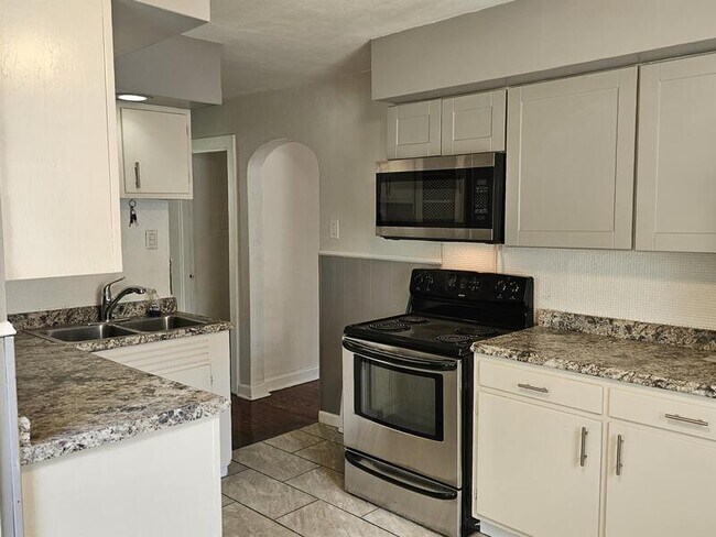 Building Photo - 25 N Marguerite Ave