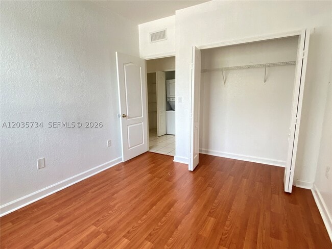 Building Photo - 1658 SE 28th Ct