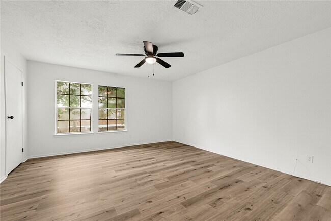 Primary Photo - 15231 Silverman St