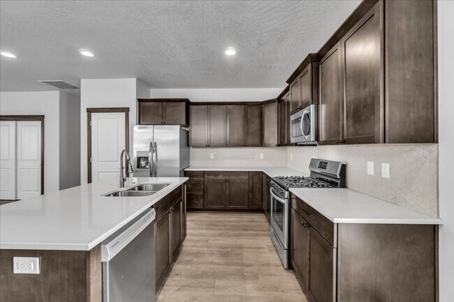 Building Photo - Charming 3 Bed and 2 Bath Home