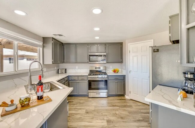 Building Photo - AVAILABLE NOW $200 off First Month Rent