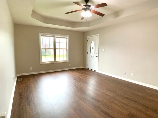 Building Photo - 685 Foxfield Dr