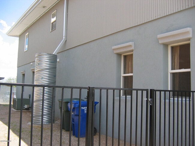 Building Photo - 3314 N Fremont Ave