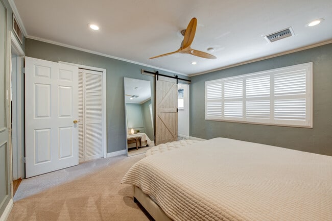 Main bedroom - 3344 N 62nd Plz