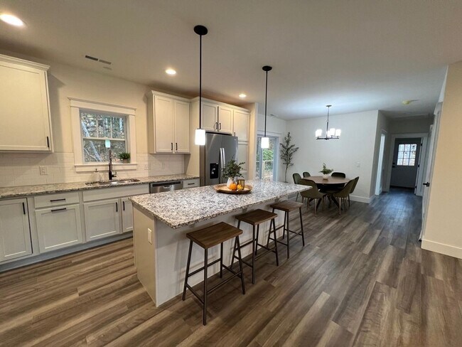 Building Photo - FURNISHED - 12-Month Lease - Farmhouse-Sty...