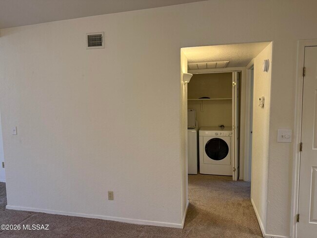 Building Photo - 5800 N Kolb Rd