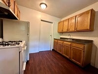 Building Photo - Super Spacious Three Bedroom on Bates Stre...