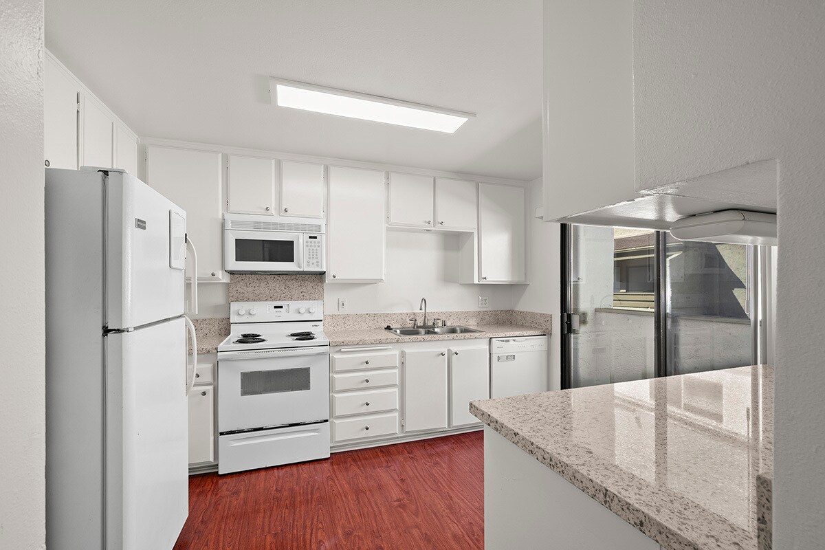 Building Photo - 3216 Caminito Eastbluff