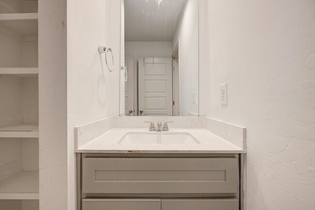 Building Photo - 14701 Travertine Fls Ln