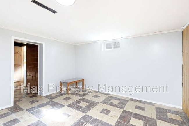 Building Photo - 7217 Maple Dr