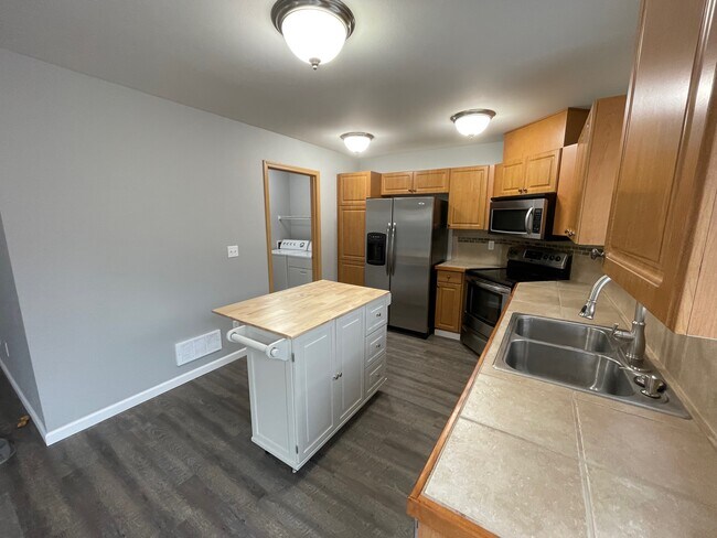 Kitchen / Laundry - 28120 239th Plz SE