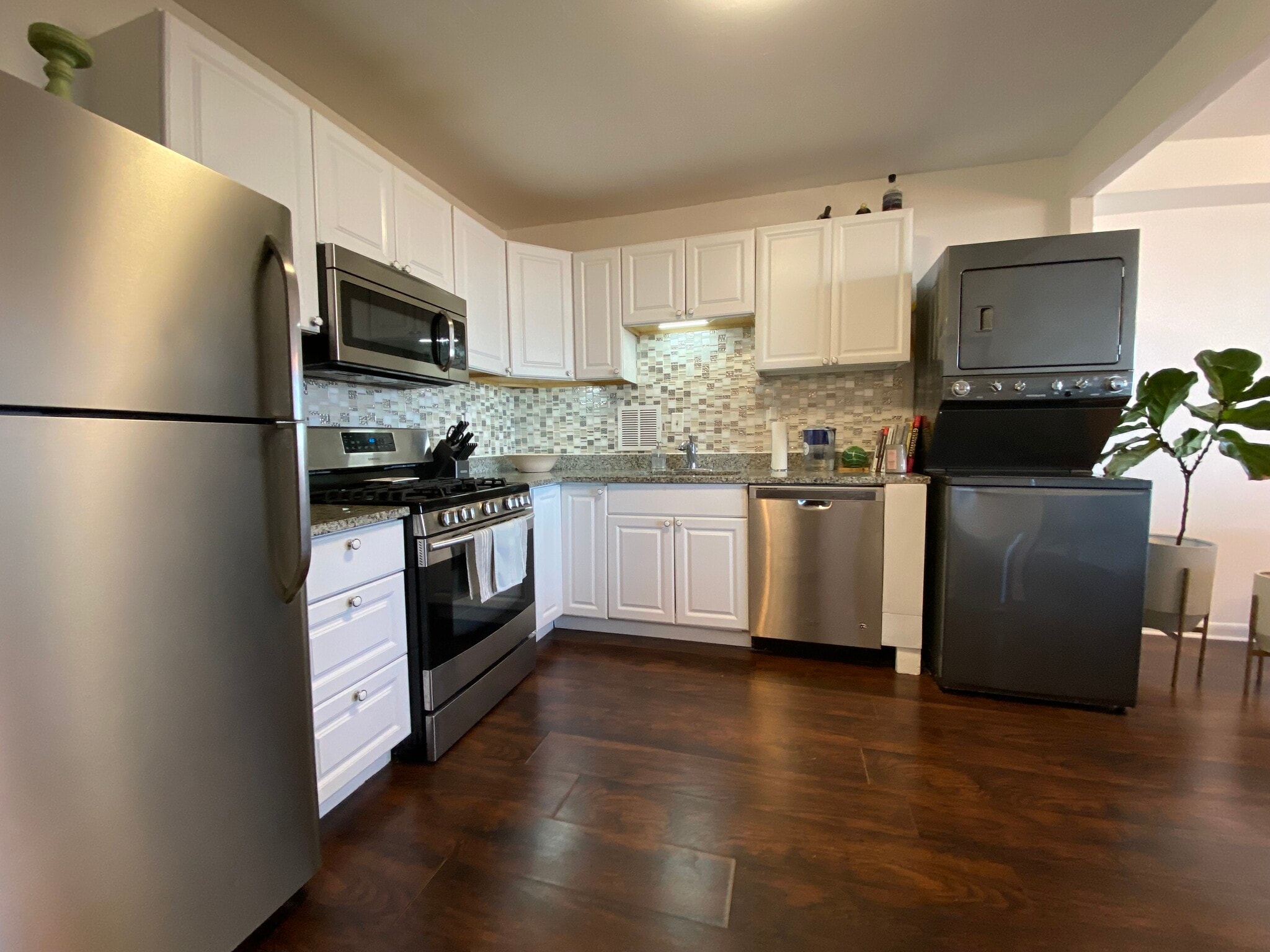 Kitchen - 3701 S George Mason Dr