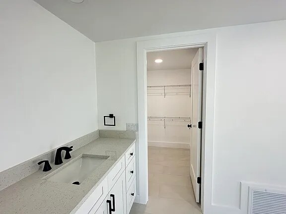 Building Photo - 5401 Leeward Ln