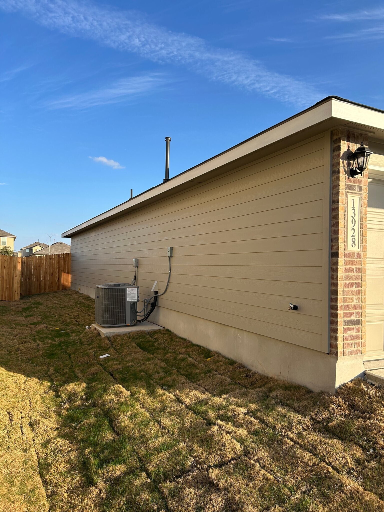 Building Photo - 13928 San Saba Fls