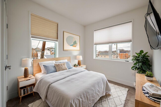 Building Photo - 404 51st St SE