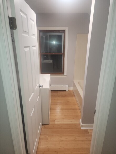 Building Photo - 14 Summer St