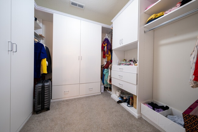 Building Photo - 5595 Queensland Ln N