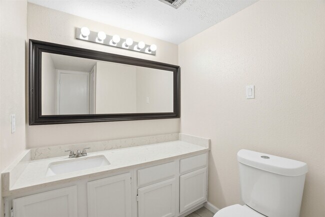 Building Photo - 7235 Battle Hills Dr