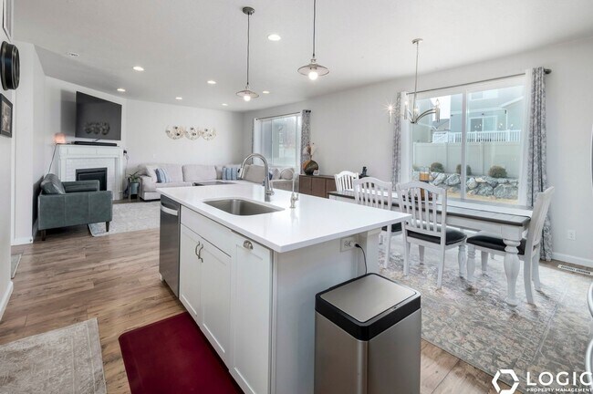 Building Photo - 12092 S Tower Arch Ln